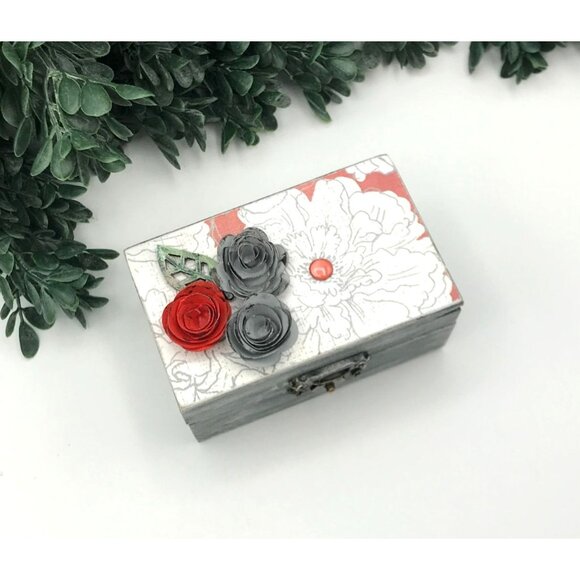 Small Wooden Decorative Trinket Box With Floral Top & Paper Roses - Picture 3 of 7